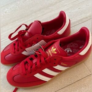 Brand New!!
Wmns sz 8.5 Sambas